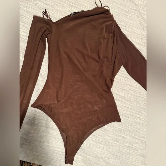NWOT Zara Chocolate Brown off shoulder bodysuit top - Picture 1 of 3
